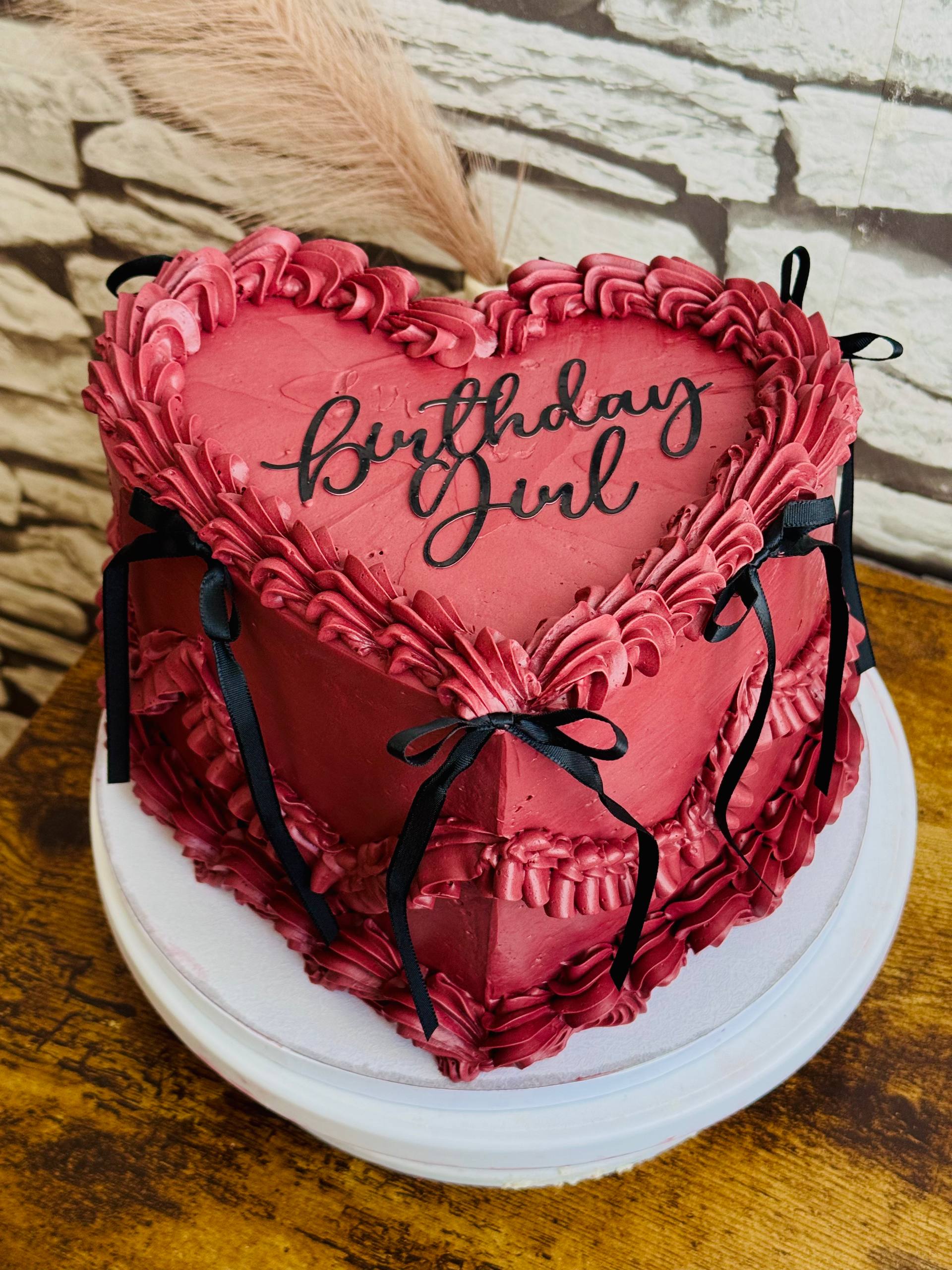 Premium Nigerian celebration cake by Cakeaway